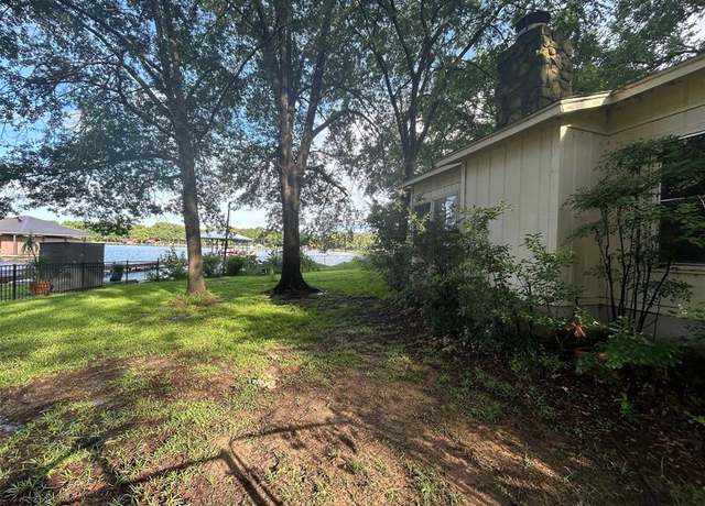 Property at 202 Thunderbird Dr, Mabank, TX 75156, 2 beds, 2 baths