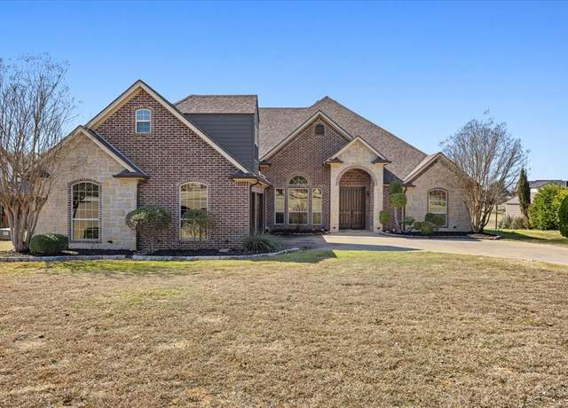 Property at 1716 Bent Tree Ct, Granbury, TX 76049, 4 beds, 3 baths