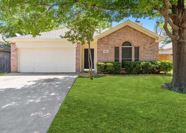 Property at 3933 Parkhaven Dr, Denton, TX 76210, 4 beds, 2 baths