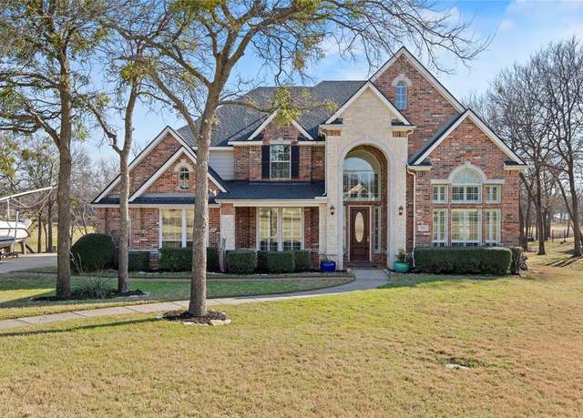 Property at 725 Carrie Ln, Lakewood Village, TX 75068, 4 beds, 4.5 baths