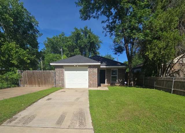 Property at 438 Sabine Ave, Cleburne, TX 76031, 3 beds, 2 baths