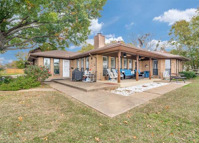 Property at 339 W Trinity St, Forney, TX 75126, 3 beds, 2 baths