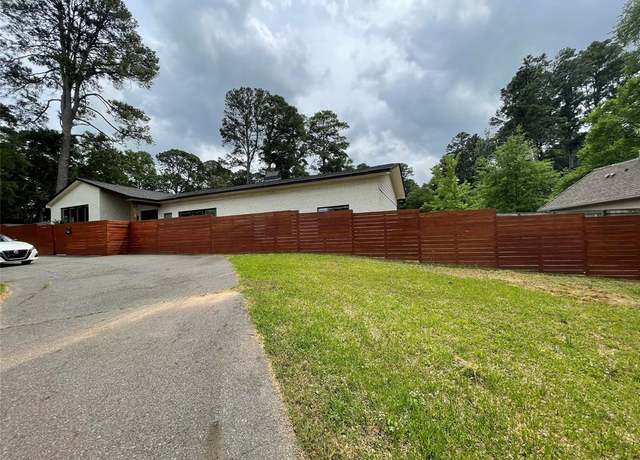 Property at 1030 E 70th St, Shreveport, LA 71106, 5 beds, 4 baths