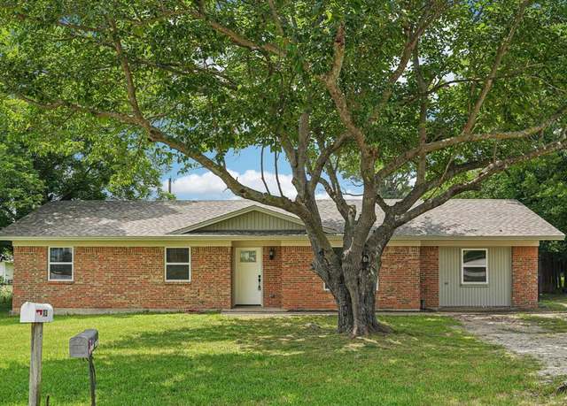Property at 112 Gordon Dr, Azle, TX 76020, 4 beds, 2 baths