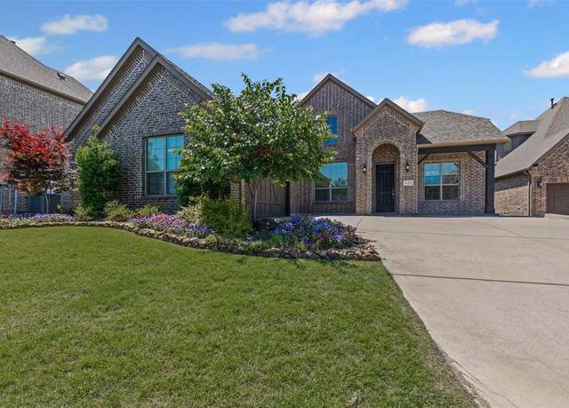 Property at 945 Colby Bluff Dr, Rockwall, TX 75087, 4 beds, 2.5 baths