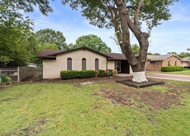 Property at 103 N Summit St, Red Oak, TX 75154, 3 beds, 2 baths