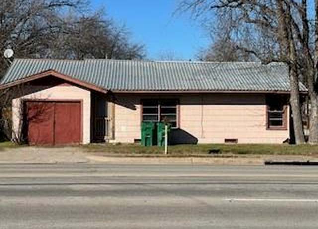 Property at 502 W Belknap St, Jacksboro, TX 76458, 2 beds, 1 bath