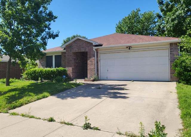 Property at 1028 Mazourka Dr, Arlington, TX 76001, 4 beds, 2 baths