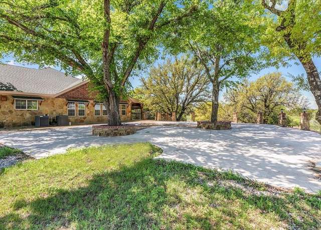 Property at 3601 Oak Cir, Weatherford, TX 76088, 4 beds, 3 baths