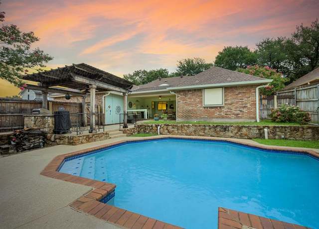 Property at 3121 Oakdale Dr, Hurst, TX 76054, 3 beds, 2.5 baths