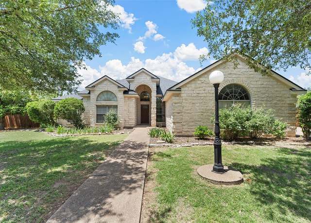Property at 621 S Ruidoso Downs Dr, Robinson, TX 76706, 4 beds, 2 baths