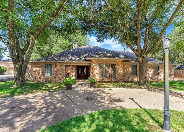 Property at 1002 Canyon Ct, Cleburne, TX 76033, 3 beds, 3 baths