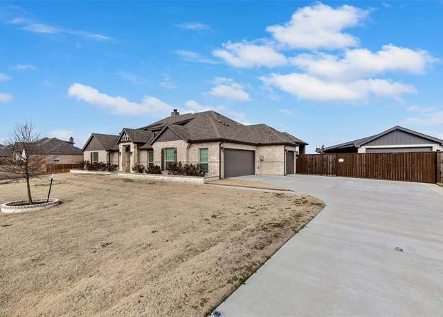 Property at 331 Berkeley Dr, Waxahachie, TX 75167, 4 beds, 2 baths
