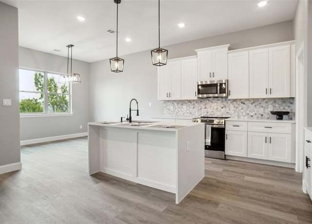 Property at 5824 Belaire Cir, Granbury, TX 76048, 3 beds, 2.5 baths