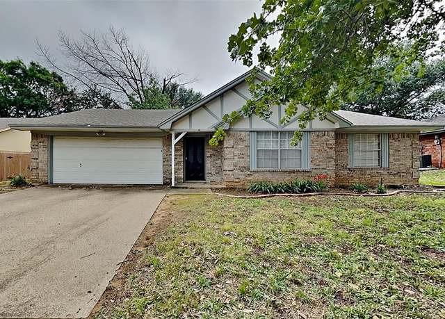 Property at 5722 Sagebrush Trl, Arlington, TX 76017, 3 beds, 2 baths