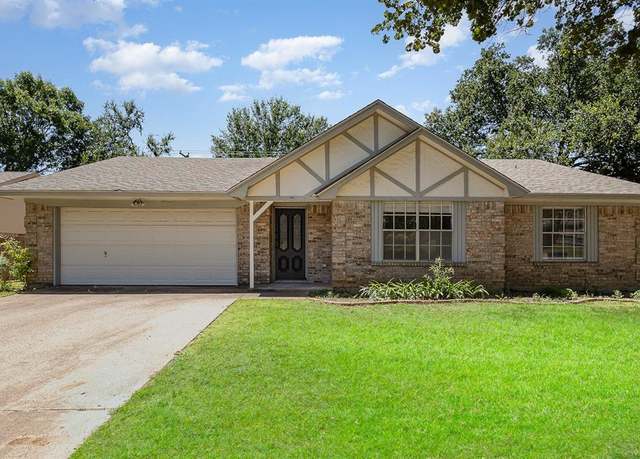 Property at 5722 Sagebrush Trl, Arlington, TX 76017, 3 beds, 2 baths