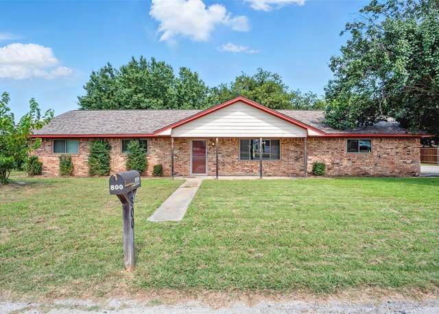 Property at 800 S 3rd St, Sanger, TX 76266, 3 beds, 2 baths