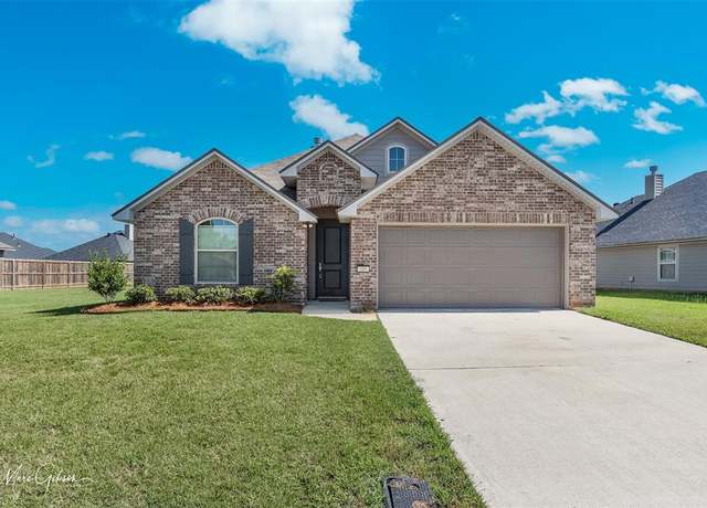 Property at 165 Cullom Dr, Bossier City, LA 71112, 3 beds, 2 baths