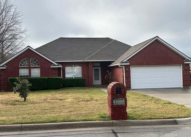 Property at 1707 Oakmeadow, Decatur, TX 76234, 3 beds, 2 baths