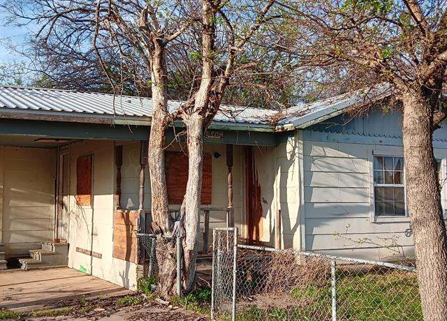 Property at 1405 8 1/2 St, Mineral Wells, TX 76067, 3 beds, 1 bath