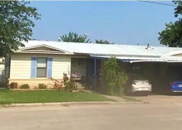 Property at 106 N Ave. O, Olney, TX 76374, 3 beds, 2 baths