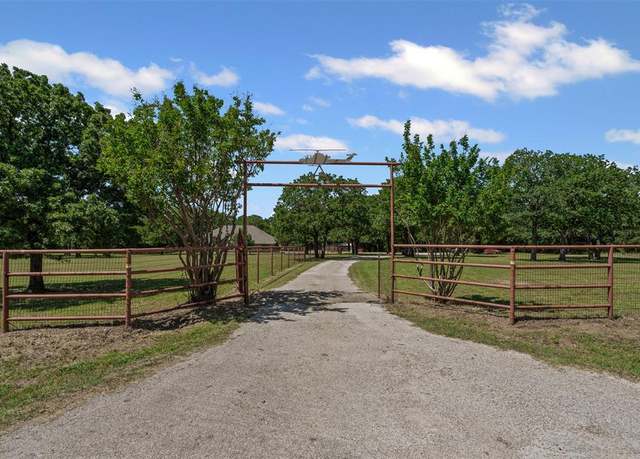 Property at 607 Friendship Rd, Weatherford, TX 76085, 3 beds, 3 baths