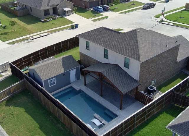 Property at 3004 Cliffview Dr, Sanger, TX 76266, 4 beds, 2.5 baths