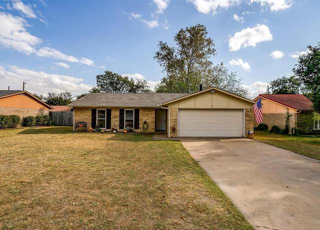 Property at 1203 Davis St, Cleburne, TX 76033, 3 beds, 2 baths