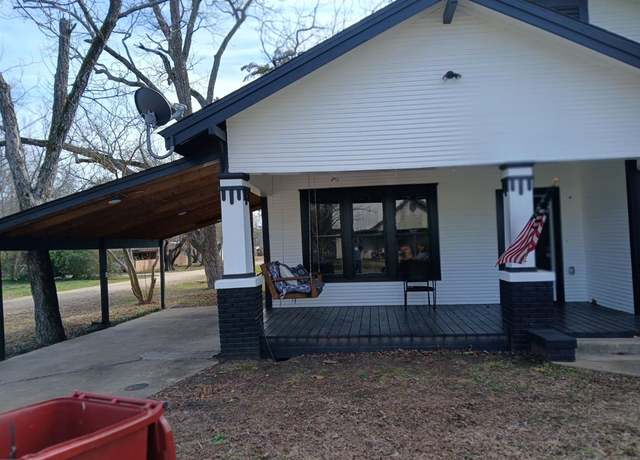 Property at 403 Monroe St, Deport, TX 75435, 3 beds, 2 baths