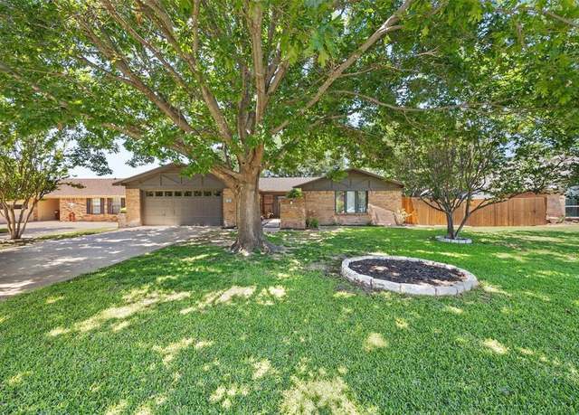 Property at 708 Tahiti Dr, Granbury, TX 76048, 3 beds, 2 baths