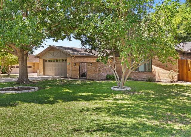 Property at 708 Tahiti Dr, Granbury, TX 76048, 3 beds, 2 baths