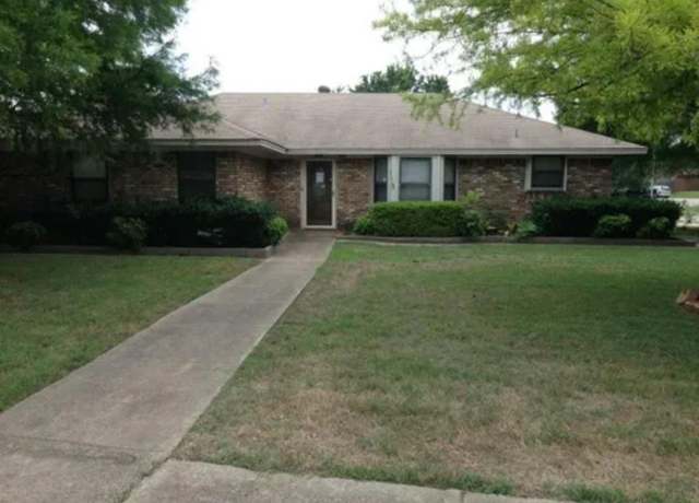 Property at 333 Meadowhill Dr, Benbrook, TX 76126, 3 beds, 2 baths