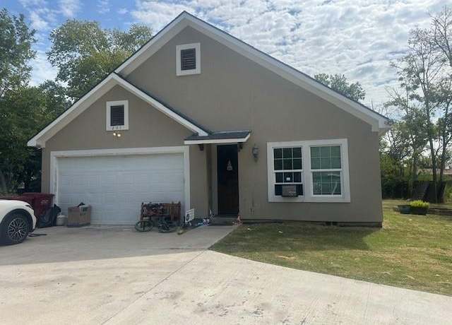Property at 201 N Jones, Quinlan, TX 75474, 3 beds, 2.5 baths