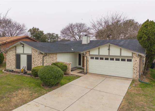 Property at 6808 Westglen Dr, Fort Worth, TX 76133, 4 beds, 2 baths