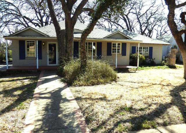 Property at 302 S Hillcrest Ave, Eastland, TX 76448, 3 beds, 2 baths