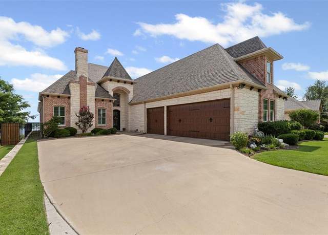 Property at 7006 Lake Village Ct, Granbury, TX 76048, 4 beds, 4.5 baths