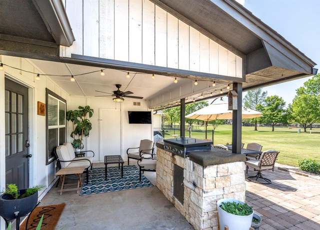 Property at 211 Cayuga Trl, Gainesville, TX 76240, 3 beds, 2 baths