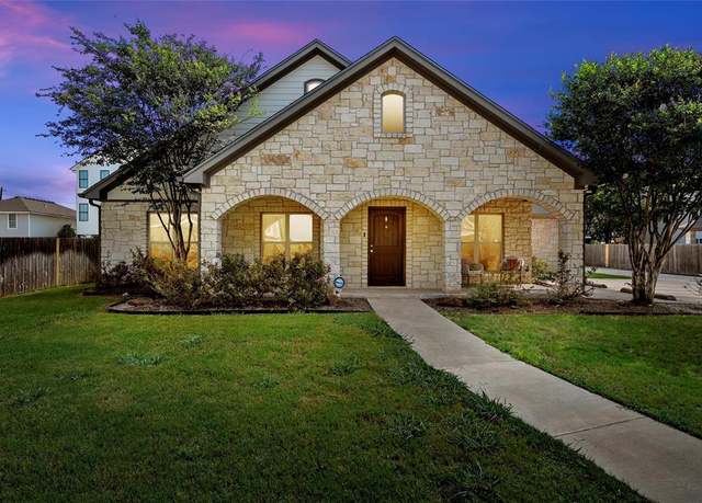 Property at 2016 S 11th St, Waco, TX 76706, 5 beds, 5.5 baths