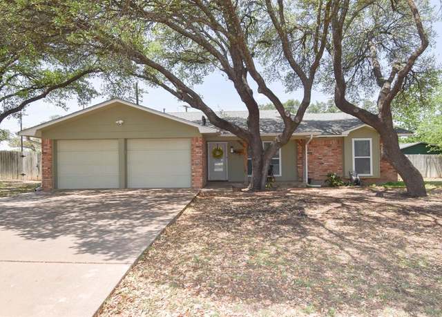 Property at 102 Parkview Dr, Brady, TX 76825, 3 beds, 2 baths