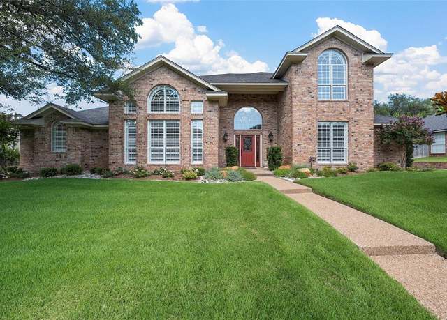 Property at 9002 Ridge Point Dr, Woodway, TX 76712, 4 beds, 3 baths