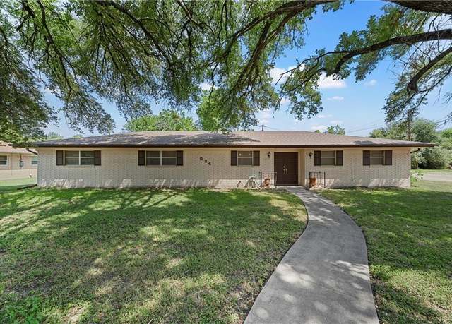 Property at 524 E Avenue D Ave, Rosebud, TX 76570, 4 beds, 3.5 baths