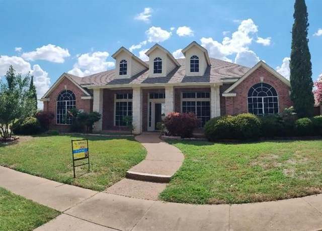 Property at 3901 Moonbeam Ct, Plano, TX 75074, 4 beds, 3 baths