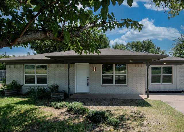 Property at 1117 Ross Ln, Granbury, TX 76048, 3 beds, 1 bath