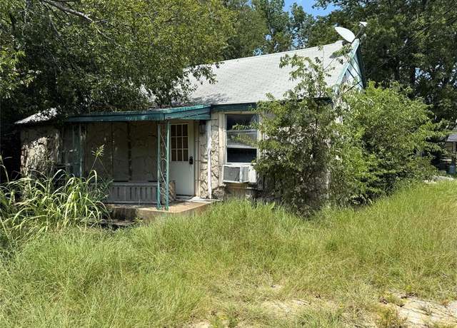 Property at 405 S Colorado St, Whitney, TX 76692, 3 beds, 2 baths