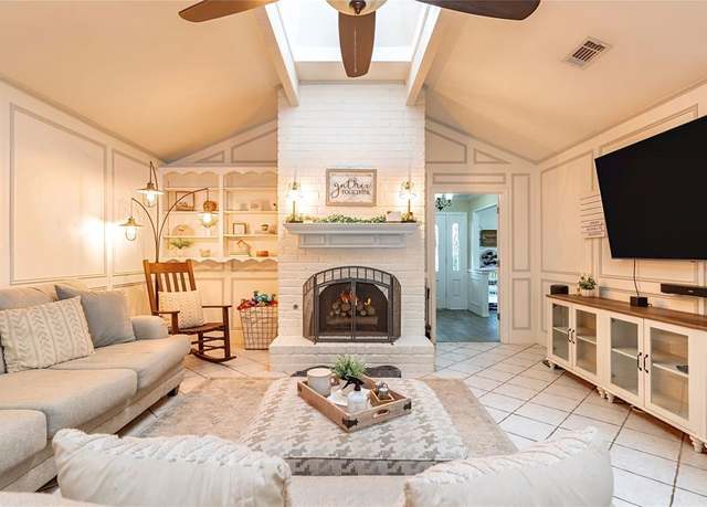 Property at 1307 S Westador Dr, Arlington, TX 76015, 4 beds, 3 baths