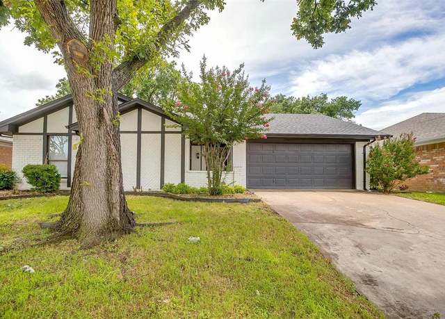 Property at 3925 Singleleaf Ln, Fort Worth, TX 76133, 3 beds, 2 baths