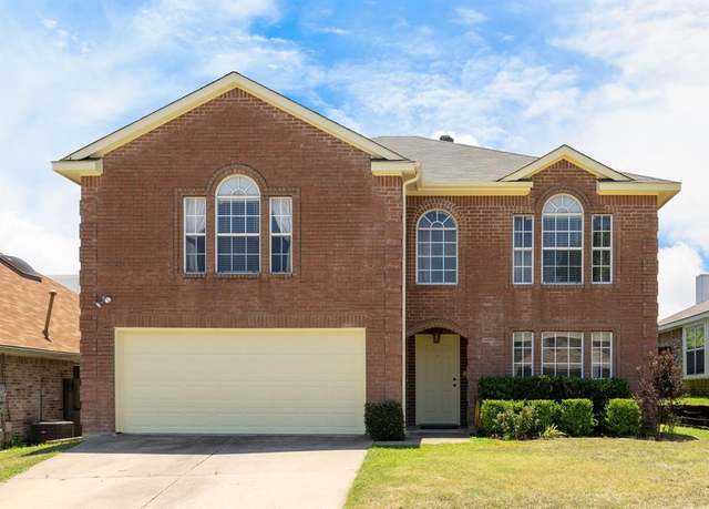 Property at 813 Silverbrook Dr, Saginaw, TX 76179, 4 beds, 2.5 baths