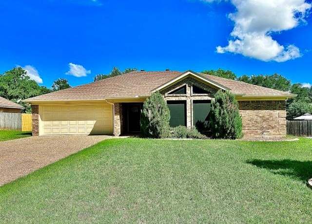 Property at 304 Neely Rd, Hewitt, TX 76643, 3 beds, 2 baths