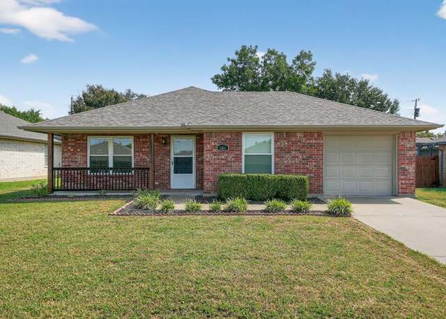 Property at 604 Mcanear St, Cleburne, TX 76033, 2 beds, 1 bath
