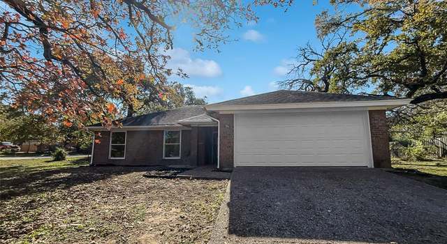 Photo of 301 Shoreline Dr, Azle, TX 76020